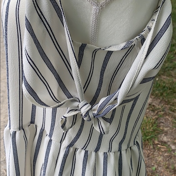 🔥NWOT Charming Charlie’s Cold Shoulder Top Size M - Picture 3 of 8